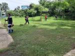 ตัดหญ้าบริเวณสนามฟุตซอล