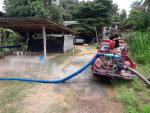ดำเนินการตั้งเครื่องสูบน้ำเพื่อระบายน้ำออกจากบ้านนางบัวจันทร