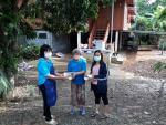 แจกข้าวกล่องให้บ้านของประชาชนที่ได้รับความเดือดร้อนจากฝนตกหน