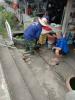 ดำเนินการซ่อมไฟสาธารณะ3จุดและเก็บฝารางน้ำเก่า